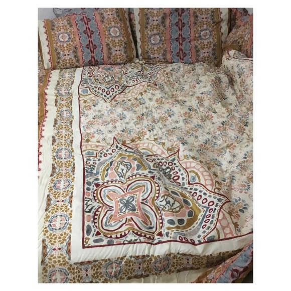 DTUDIO D COMFORTER WITH 2 SHAMS - Picture 2 of 7